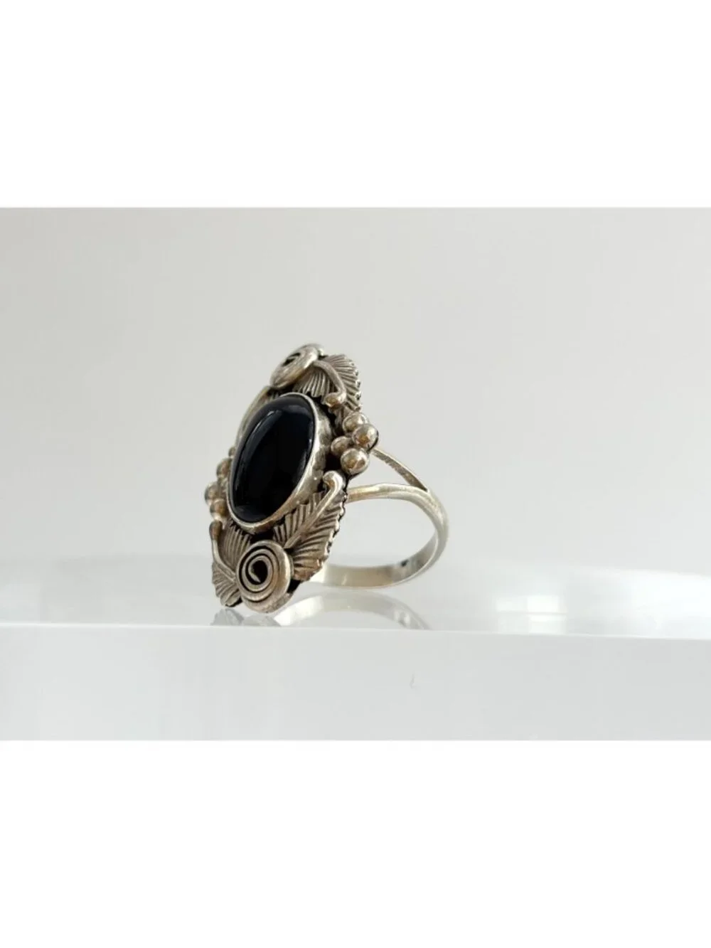 Navajo Made Black Onyx Leaf Accented Sterling Silver 925 Vintage Ring - sz 6.75